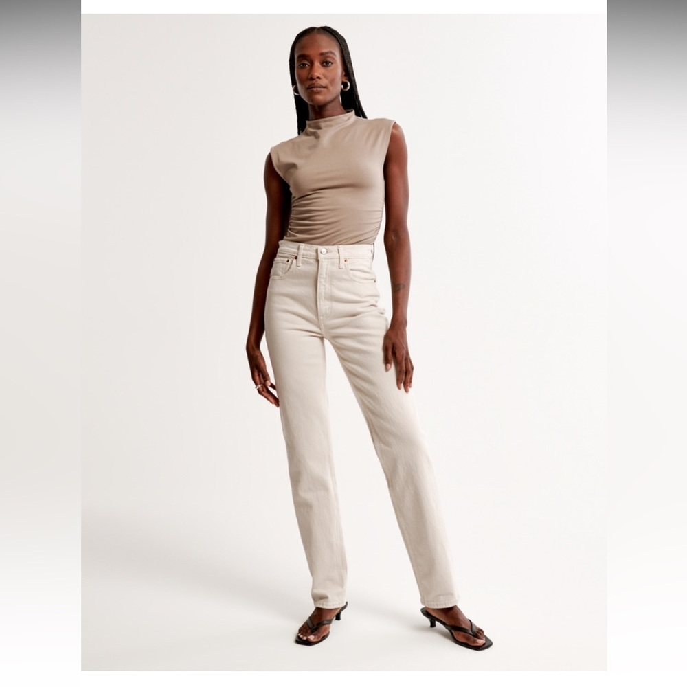 Ultra High Rise 90s Straight Jean